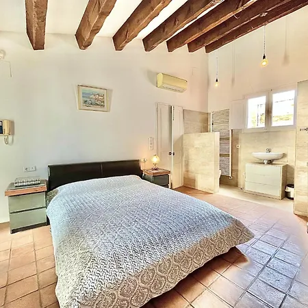 Spacious Near * Roses