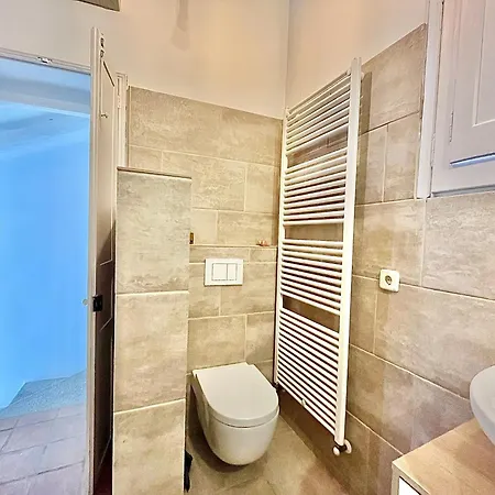 Spacious Near *