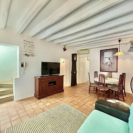 Apartment Spacious Near *