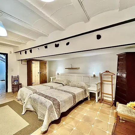 Apartment Spacious Near Roses