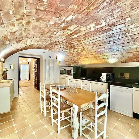 Apartment Spacious Near *
