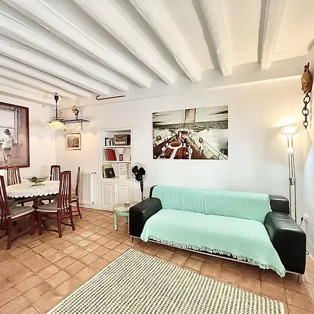 Spacious Near *