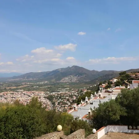 Spacious Near Apartament Roses